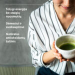 Moteris laikanti macha puodelį